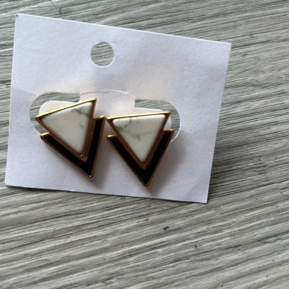 Vintage 80s Style Triangle Earrings With Marble, Gold & Black Detail Women’s - Picture 4 of 9